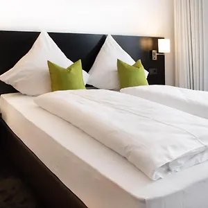 Au Hotel